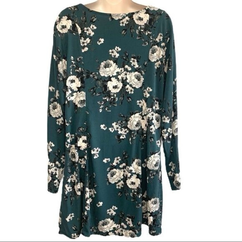 Torrid Floral Green Button Top - Picture 4 of 6